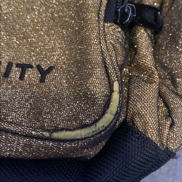 backpack - Picture 4 of 7